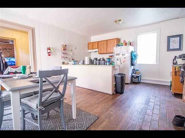 Building Photo - 206 N Main St