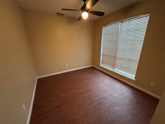 Foto del edificio - 4018 Longway Estates Ct