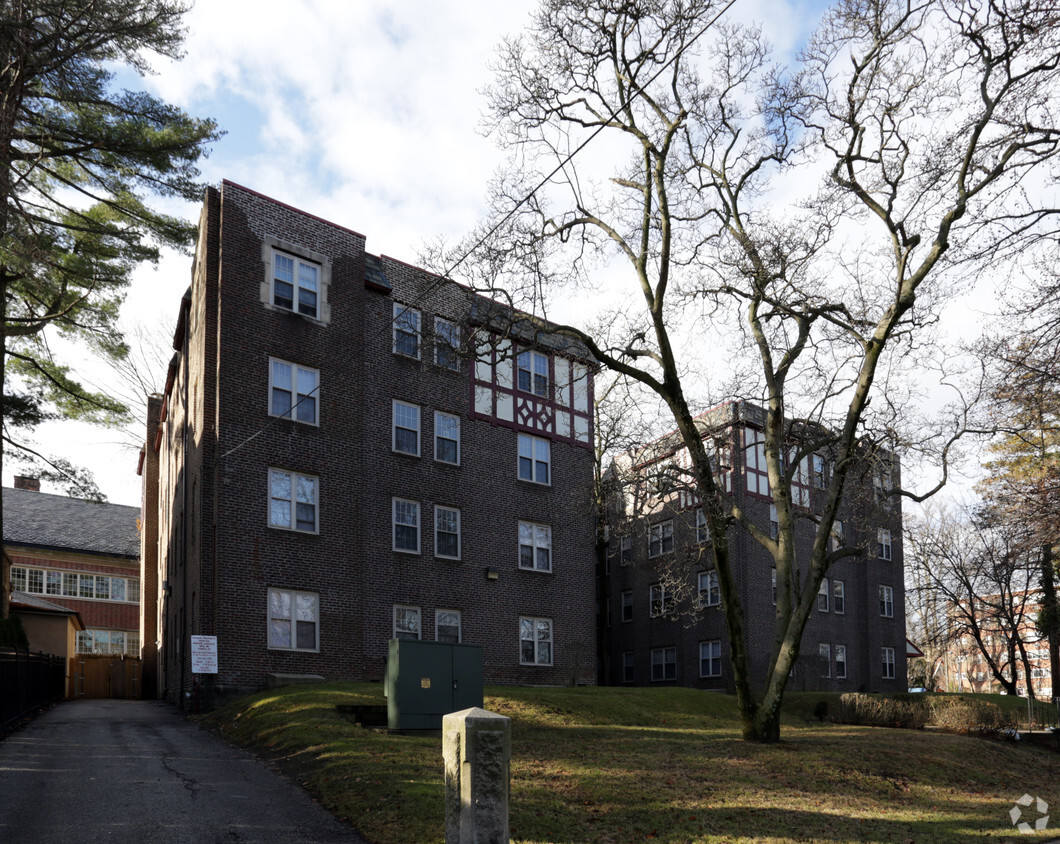 Building Photo - Bryn Mawr Gables