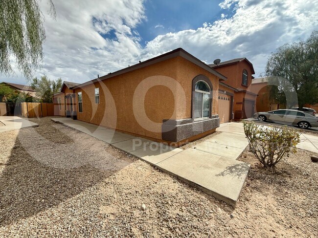 Foto del edificio - 2414 E Calle Lena Verde