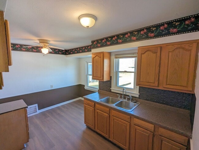 Building Photo - Inviting Cape Cod: New Flooring, Updated F...