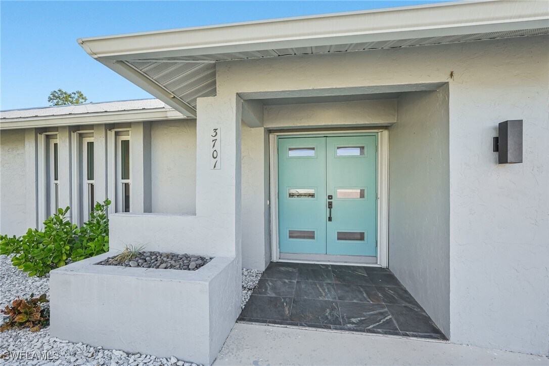 Primary Photo - 3701 SE 17th Pl
