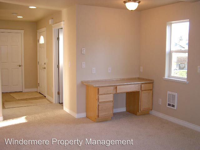 Building Photo - 4250 Spring Creek Ln