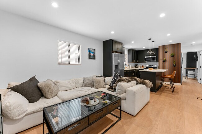 Building Photo - 351 S Catalina St