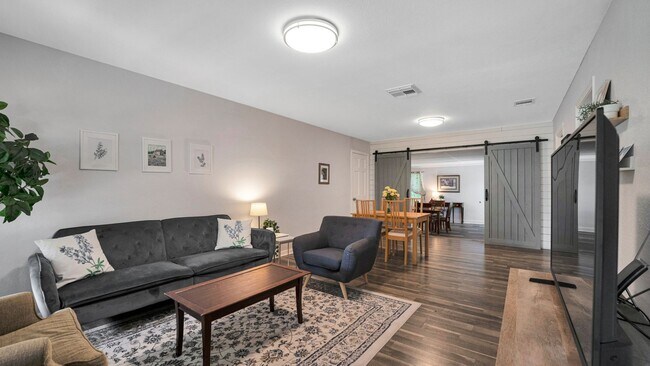 Foto del edificio - Location Location Location