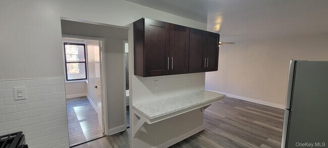 Foto del edificio - 141-60 84th Rd