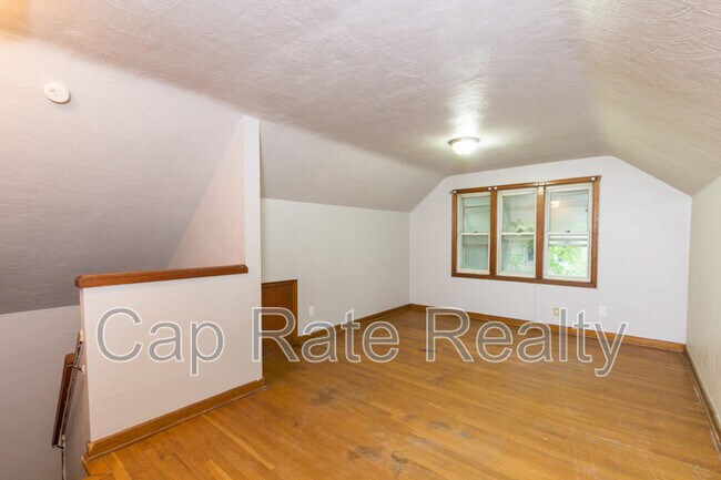 Foto del edificio - 324 S Powell Ave