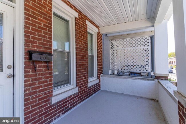 Building Photo - 551 E 38th St