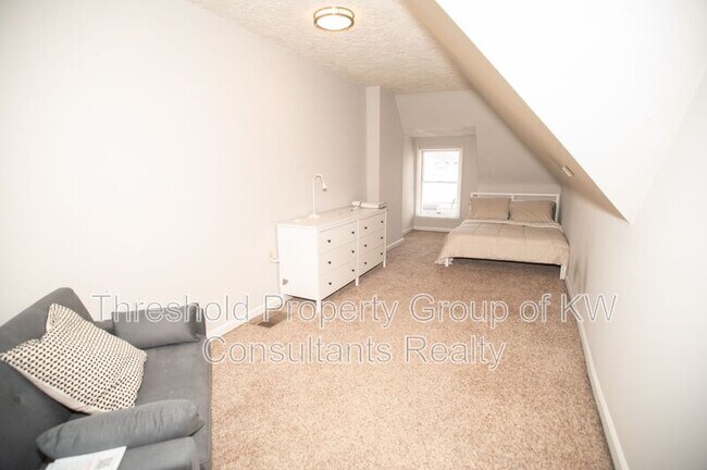 Foto del edificio - 1355-1357-1357 Dennison Ave