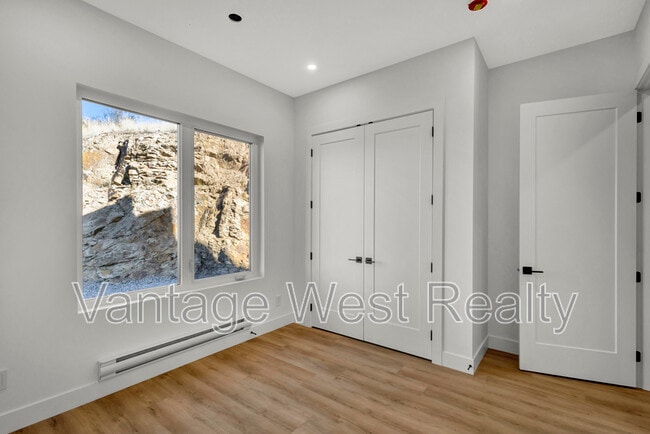 Building Photo - 1122 Pearcy Ct