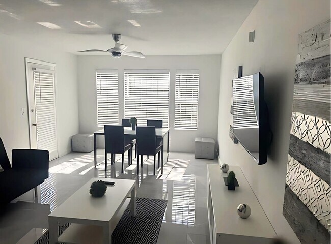 Comedor - 11508 Westwood Blvd