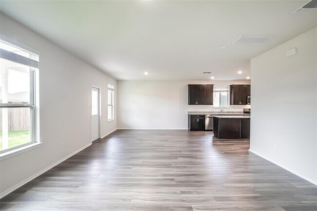 Building Photo - 31 Pacific Loon St
