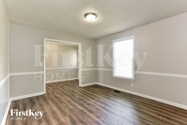 Foto del edificio - 1026 Grove Cir