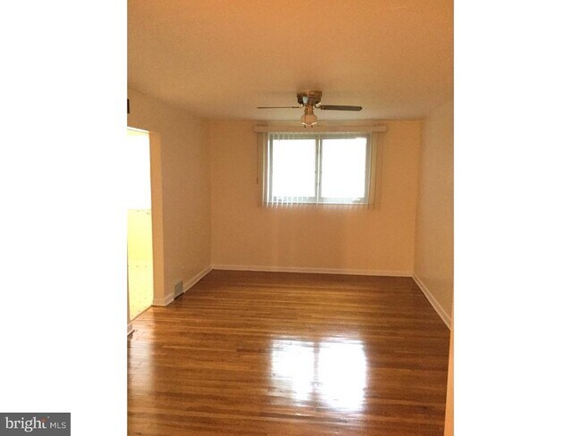 Foto del edificio - 1643 Powell Rd