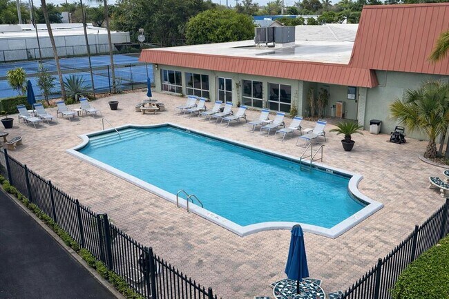 Building Photo - 809 W Oakland Park Blvd