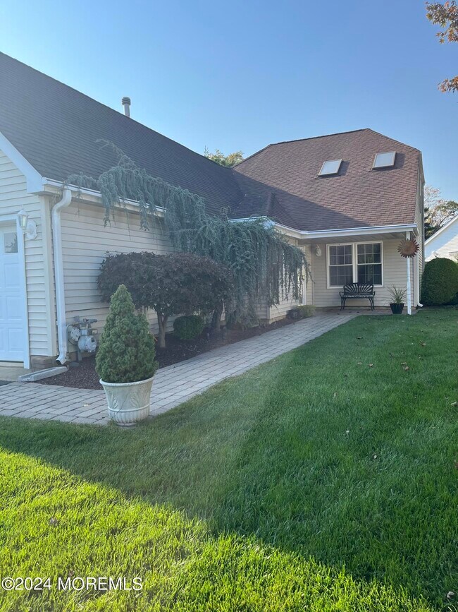 Building Photo - 172 Loganberry Ln
