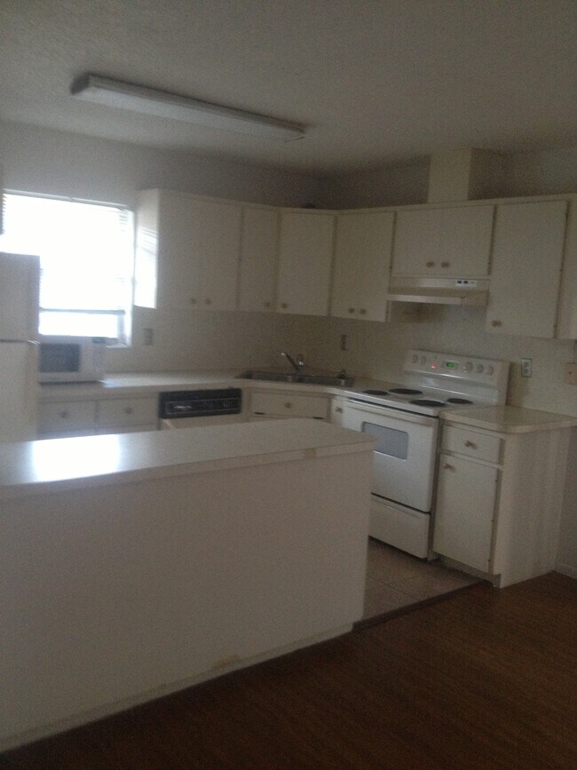kitchen 2 - 1916 Marcia St