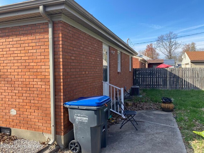 Building Photo - 7411 Elnora Ave
