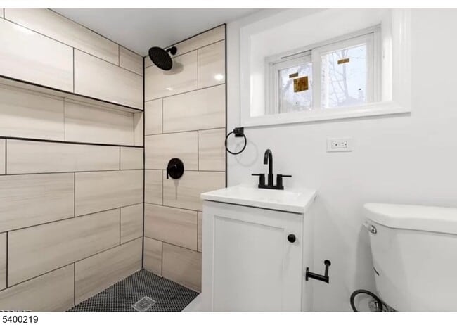 Foto del edificio - 295 Halsted St