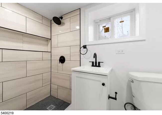 Building Photo - 295 Halsted St