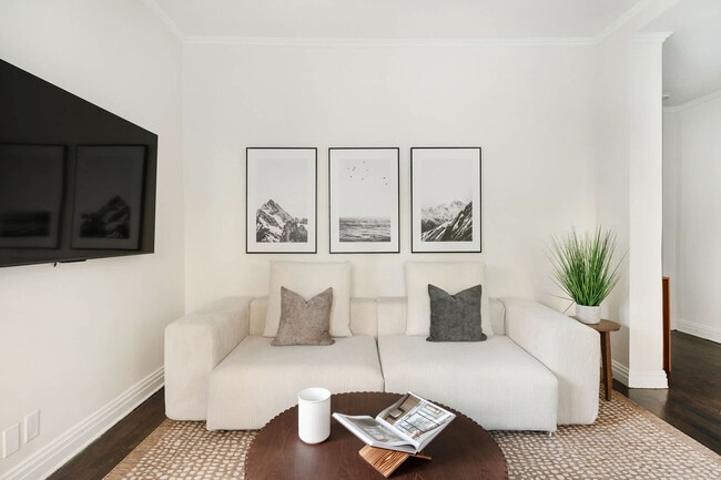 Building Photo - 10 5th Ave