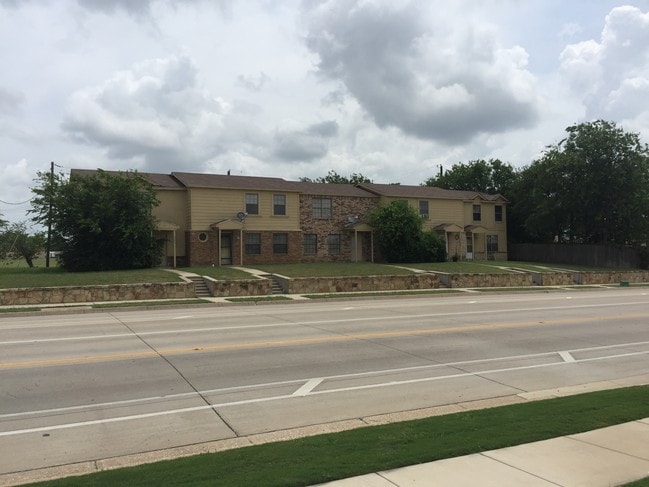 Building Photo - 746-770 NW Summercrest