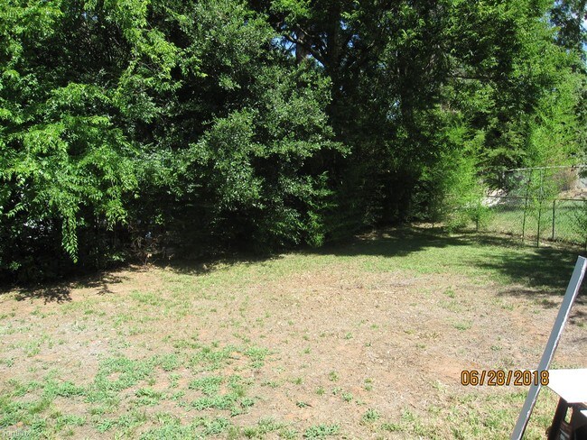 Building Photo - 3 br, 2 bath House - 2409 S Robertson Ave