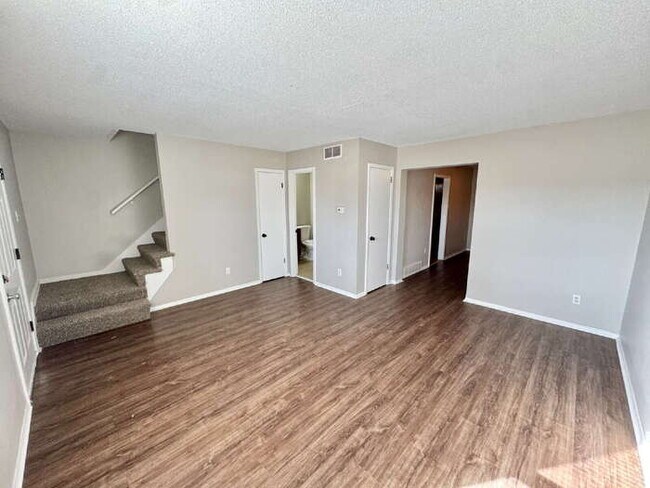 Foto del edificio - 1742 E Holmes Rd