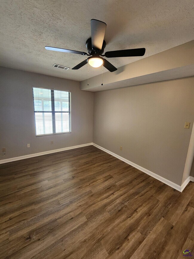 Foto del edificio - 106 Leisure Lake Ct