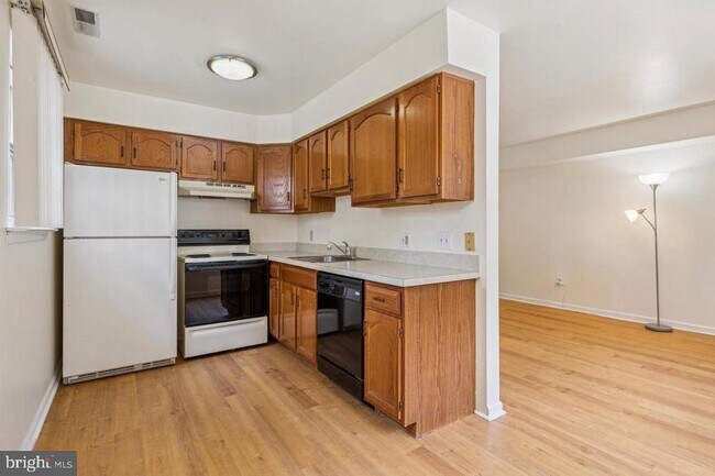 Foto del edificio - 223 Parker Ave