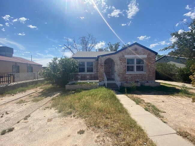 Building Photo - HOME FOR RENT in CENTRAL EL PASO