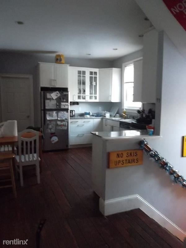 Primary Photo - 731 Parker St