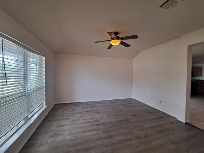 Foto del edificio - Beautiful 4/2/2 With Community Pool in Mes...