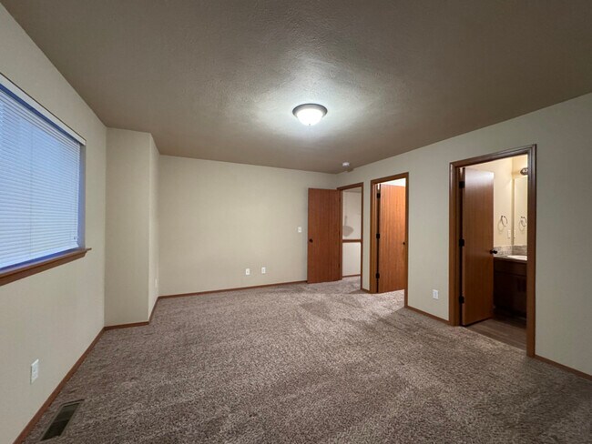 Foto del edificio - 416 S Raymond Ln
