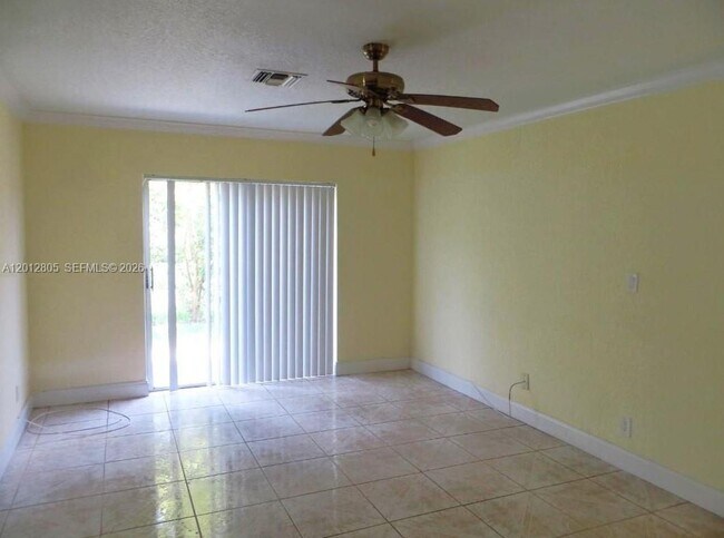 Foto del edificio - 3700 Riverside Dr