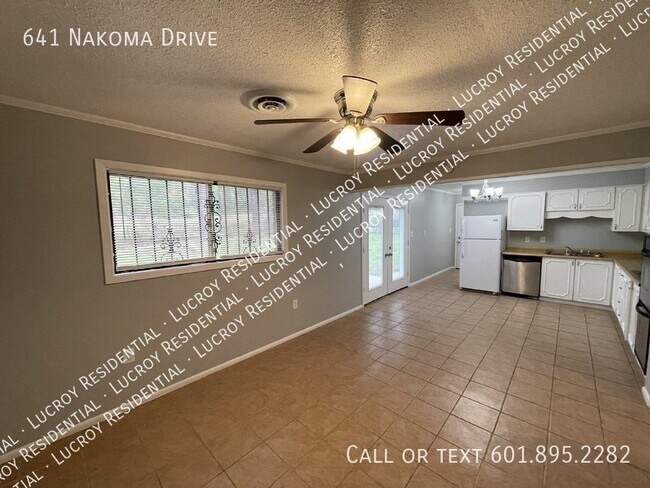 Foto del edificio - Updated 4-Bedroom Home with 2 Full Baths i...