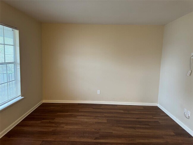 Foto del edificio - 3024 Dennis St