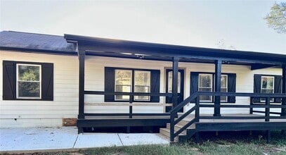 Building Photo - 126 Arnold Rd SE