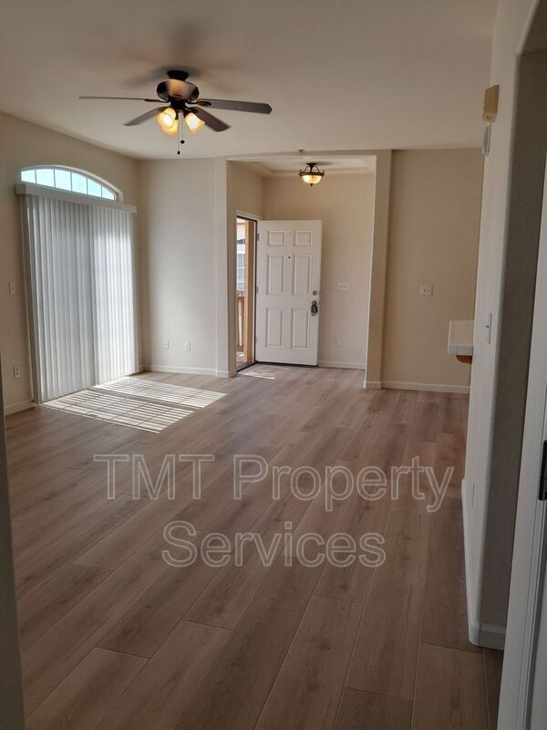 Foto del edificio - 310 E McCoy Ln