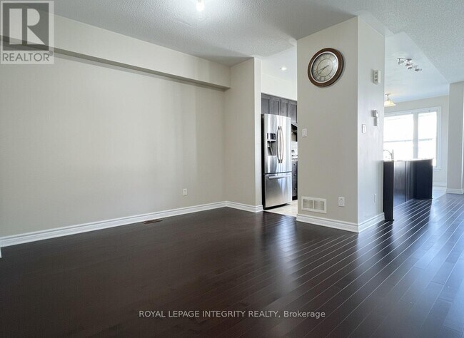 Building Photo - 158 Popplewell Crescent