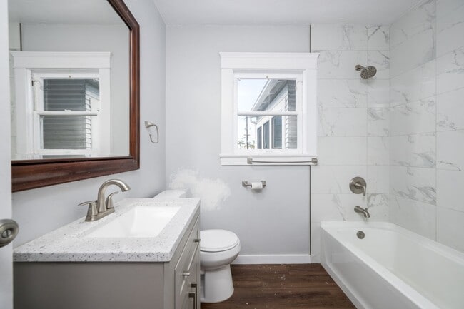 Building Photo - Historical 2 Bed 1 Bath House with large o...