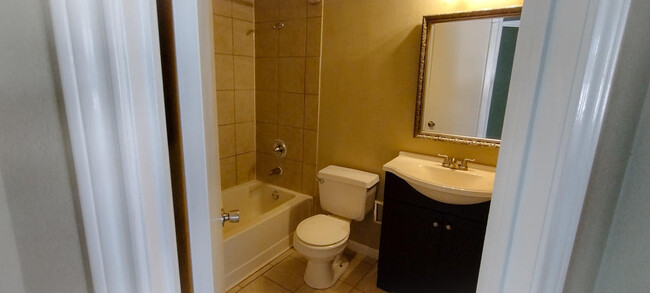Building Photo - 2616 Skyline Dr