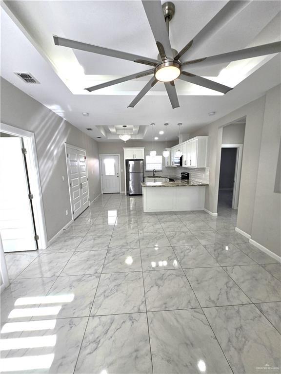 Building Photo - 15 W Woodson Dr