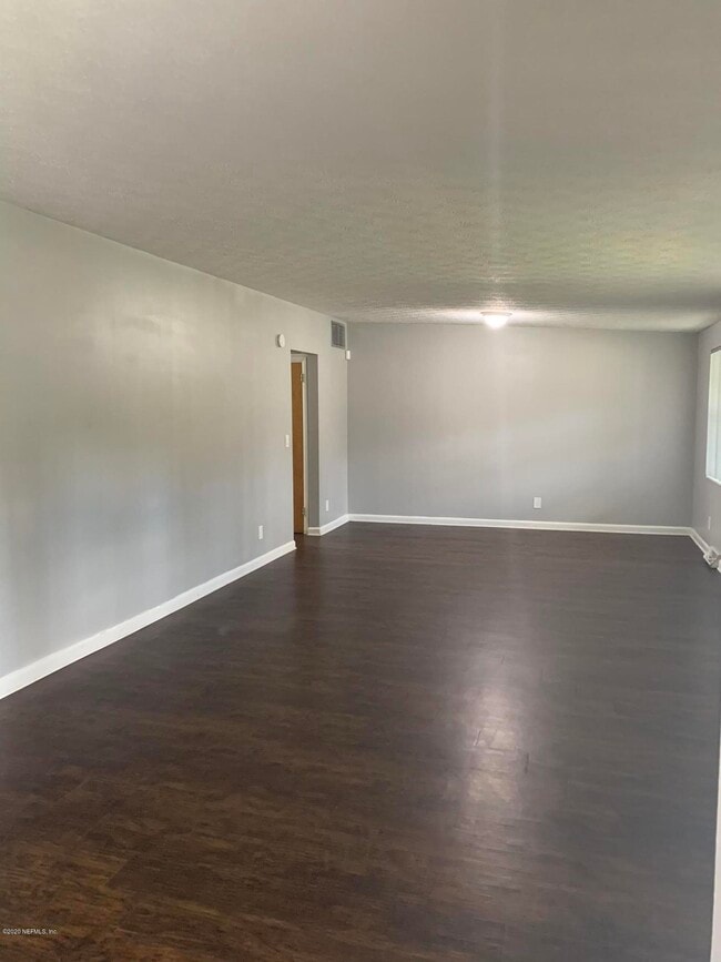 Building Photo - 7144 Hanson Dr N