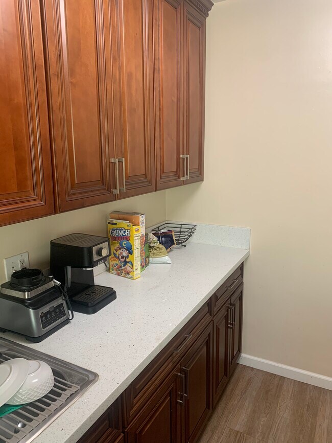 Foto del edificio - 3232 Estara Ave