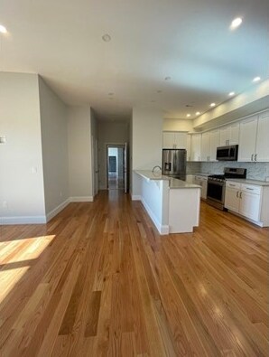 Primary Photo - 211 W Broadway