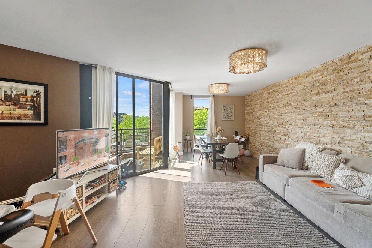 Foto principal - 1099 22nd St NW