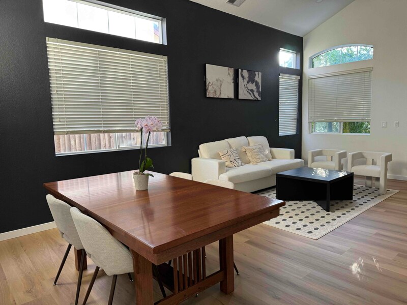 Foto principal - 2836 Shelter Hill Dr