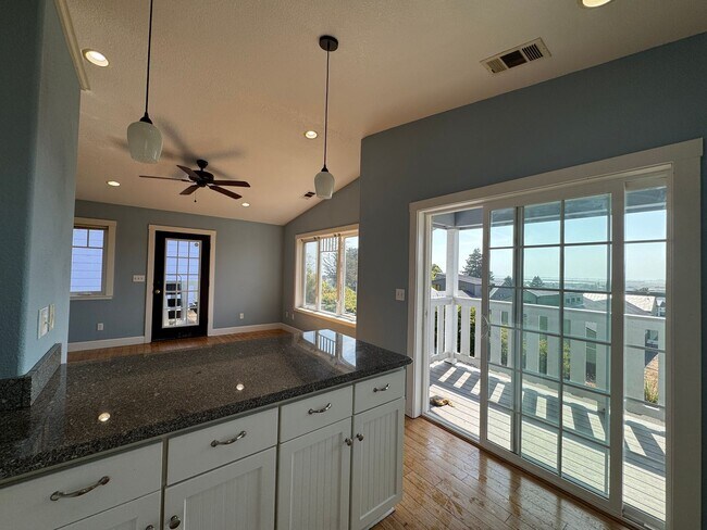 Foto del edificio - 2bdrm/1bth MIL with Garage.