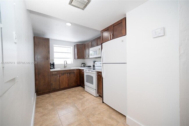 Foto del edificio - 500 NE 26th St
